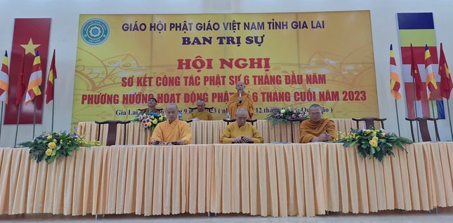 Hòa thượng Thích Giác Thành ban đạo từ
