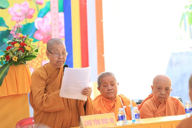 Ni trưởng Thích nữ Viên Liên phát biểu khai mạc