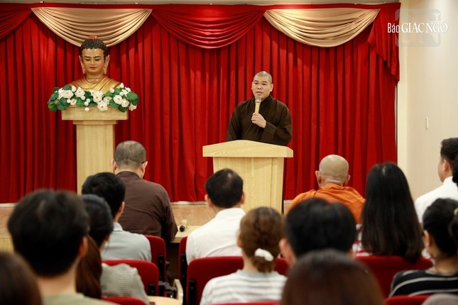 Đại đức Thích Nguyên Tài báo cáo về công tác tổ chức cuộc thi Đại đức Thích Nguyên Tài báo cáo về công tác tổ chức cuộc thi