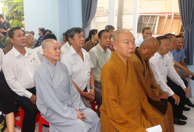 Chư tôn đức tham dự chương trình