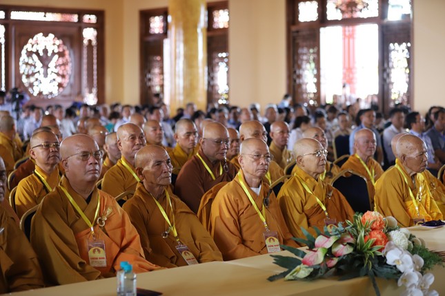 Chư tôn giáo phẩm chứng minh buổi lễ