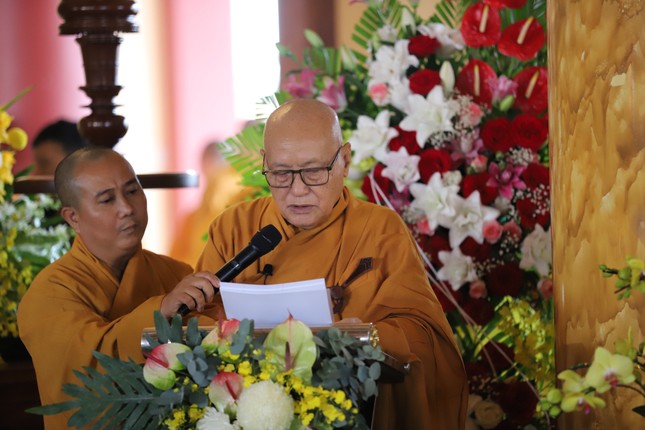 Trưởng lão Hòa thượng Thích Nhật Quang ban huấn từ