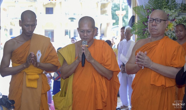 Thượng tọa Trần Văn Tha đại lao Ban Tổ chức tri ân các đoàn viếng thăm