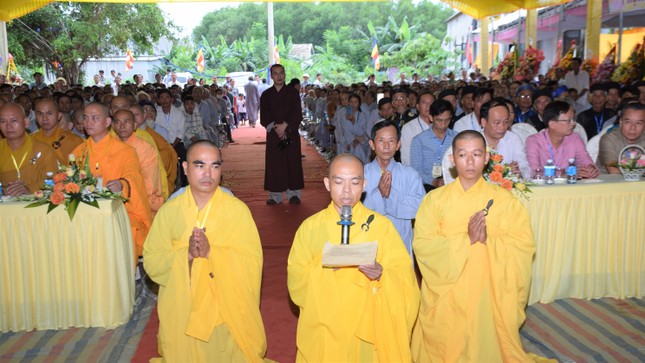 Đại đức Thích Đăng Minh dâng lời phát nguyện