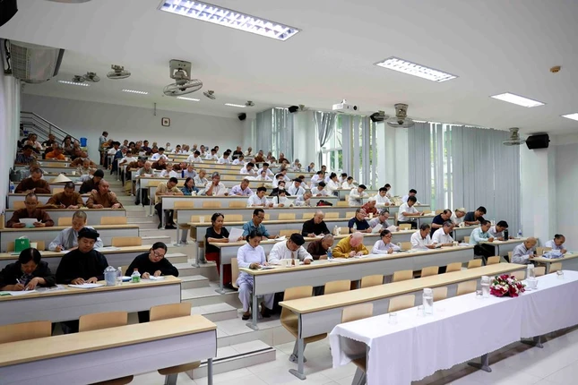 Có 137 chức sắc, chức việc trên địa bàn thành phố tham gia lớp bồi dưỡng kiến thức quốc phòng và an ninh Có 137 chức sắc, chức việc trên địa bàn thành phố tham gia lớp bồi dưỡng kiến thức quốc phòng và an ninh