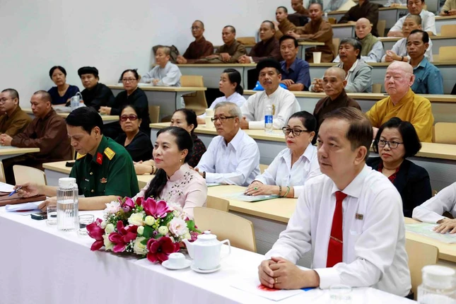 Đại biểu tham dự buổi lễ Đại biểu tham dự buổi lễ