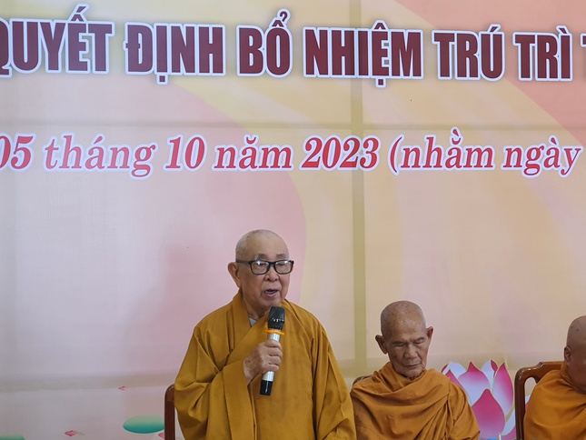 Trưởng lão Hòa thượng Thích Như Tín ban đạo từ