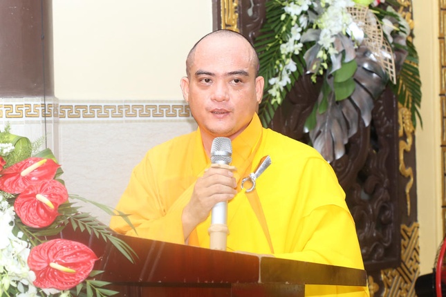 Đại đức Thích Nhuận Hiền, trụ trì chùa Long Hưng phát biểu