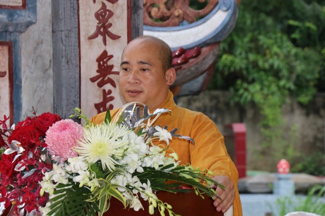 Đại đức Thích Trí Thuận đọc quyết định bổ nhiệm