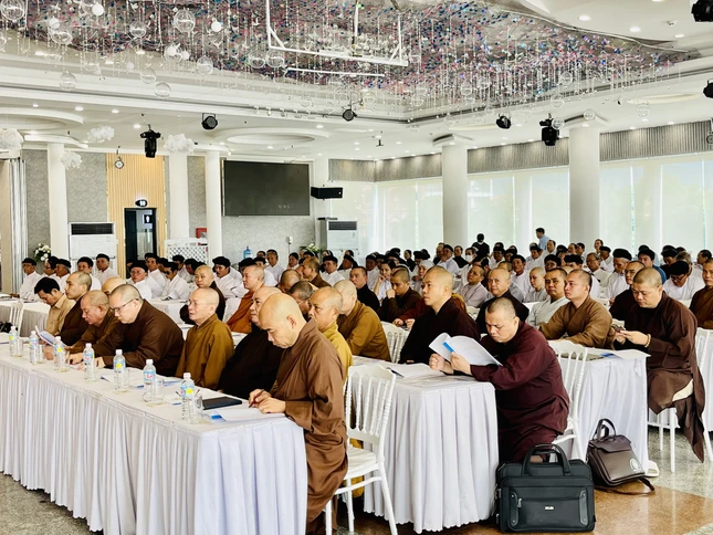 Chư tôn đức Tăng Ni tham dự hội nghị