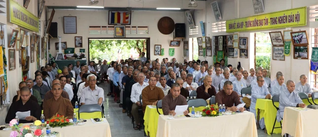 Chư tôn đức Tăng Ni, Phật tử H.Hải Lăng tham dự hội nghị