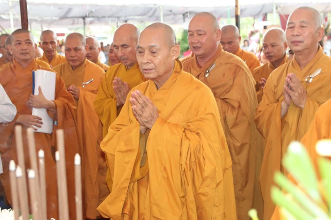 Chư tôn giáo phẩm đồng tụng thời kinh cầu nguyện Chư tôn giáo phẩm đồng tụng thời kinh cầu nguyện