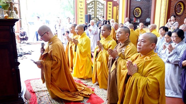 Đại đức Thích Minh Đạo dâng lời tác bạch