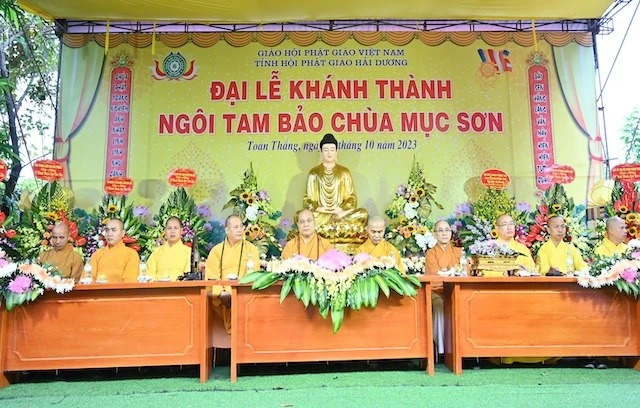 Chư tôn đức chứng minh buổi lễ Chư tôn đức chứng minh buổi lễ