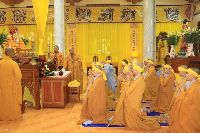 Môn đồ pháp quyến thọ tang