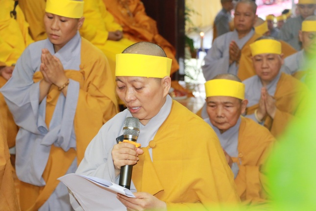 Đại diện môn đồ pháp quyến dâng lời cảm niệm ân sư