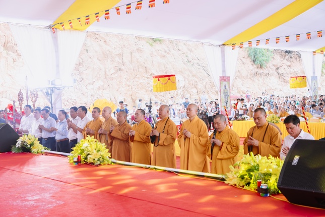 Cử hành nghi lễ tâm linh khởi công xây dựng chùa Đót Tiên