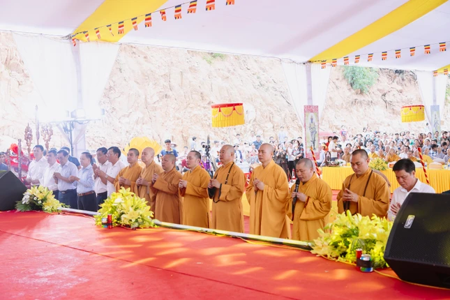 Cử hành nghi lễ tâm linh khởi công xây dựng chùa Đót Tiên