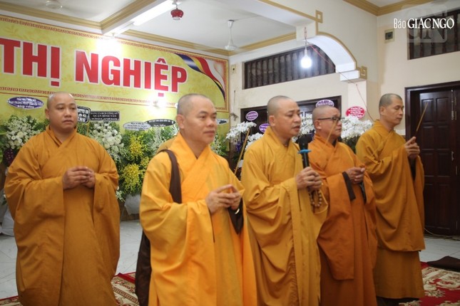 Phái đoàn Ban Từ thiện xã hội T.Ư viếng tang