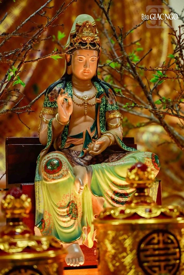 Tượng Bồ-tát Quán Tự Tại