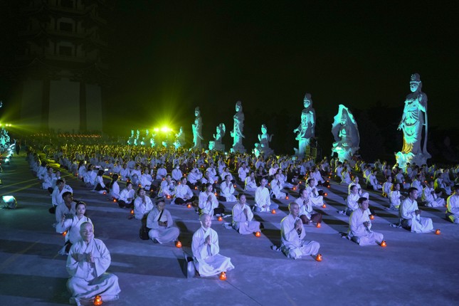 Đông đảo Phật tử tham dự buổi lễ