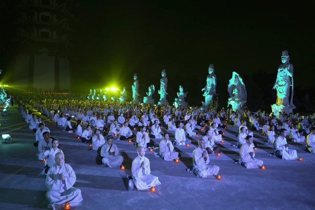 Đông đảo Phật tử tham dự buổi lễ