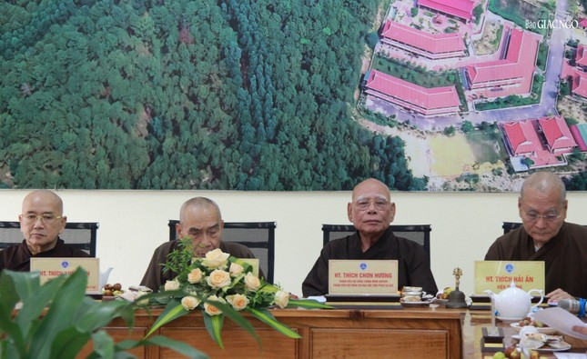 Chư tôn đức chủ tọa phiên họp Chư tôn đức chủ tọa phiên họp