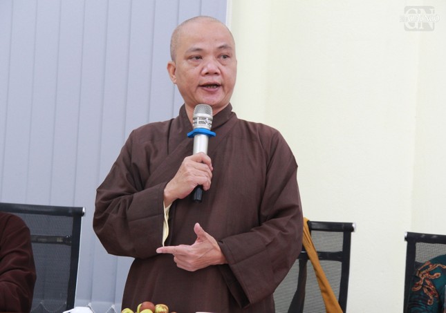 Thượng tọa Thích Không Nhiên trình bày đề án về triển lãm tư liệu Thượng tọa Thích Không Nhiên trình bày đề án về triển lãm tư liệu