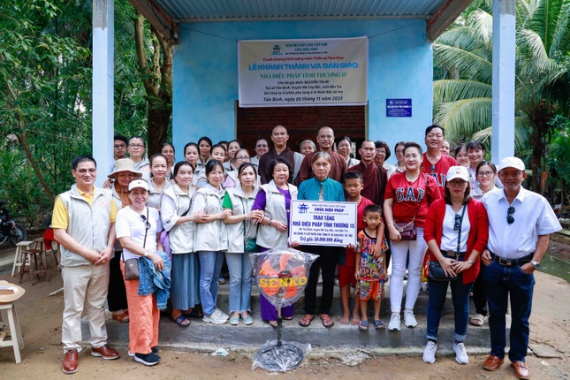 Bàn giao nhà tình thương cho gia đình bà Nguyễn Thị Đi tại X.Tân Bình, H.Mỏ Cày Bắc, Bến Tre