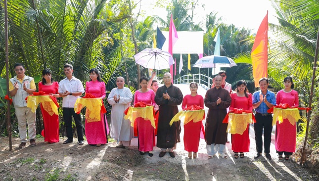 Cắt băng khánh thành cầu Diệu Pháp Bình An 8 tại X.Hiếu Thuận, H.Vũng Liêm, tỉnh Vĩnh Long