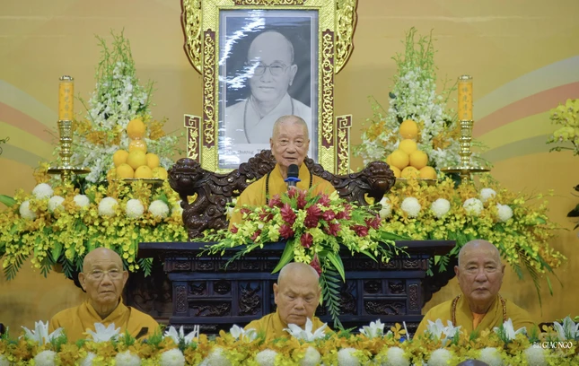 Đức Pháp chủ GHPGVN chứng minh lễ khai mạc