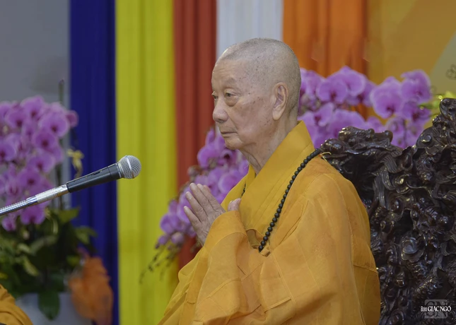 Đức Pháp chủ khai thị