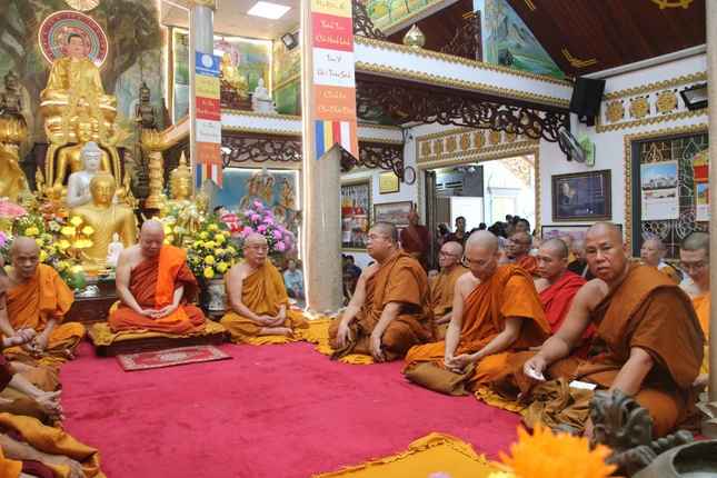 Lễ dâng y Kathina tại chùa Phổ Minh