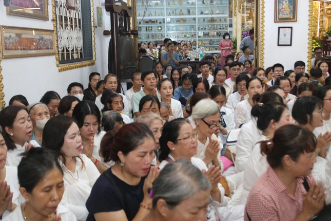 Đông đảo tín đồ, Phật tử tham dự