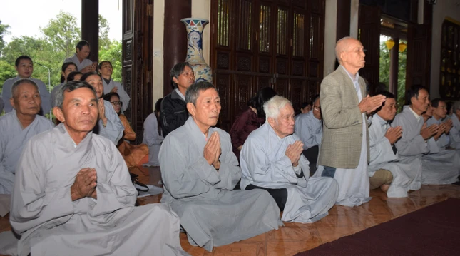 Phật tử tham dự buổi lễ