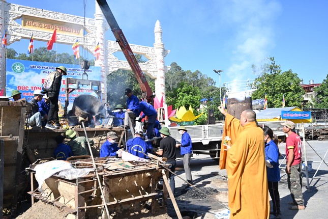 Cử hành nghi thức sái tịnh Cử hành nghi thức sái tịnh