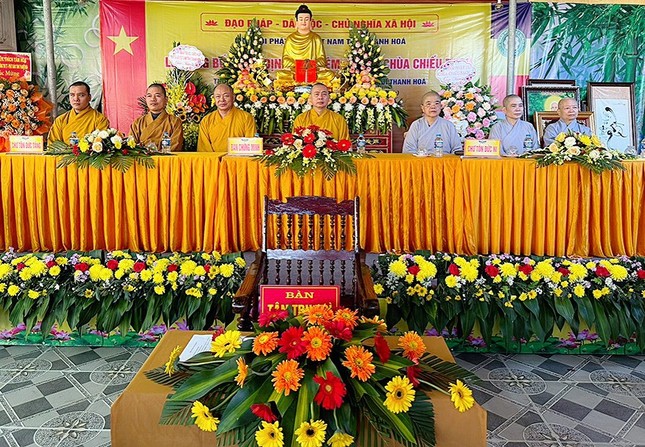 Chư tôn đức chứng minh buổi lễ Chư tôn đức chứng minh buổi lễ