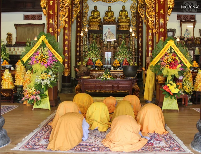 Thành kính đảnh lễ