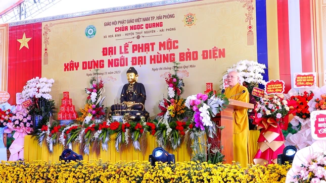 Hòa thượng Thích Quảng Tùng ban đạo từ
