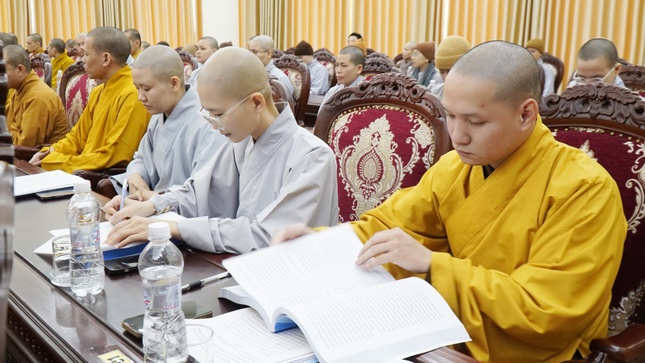 Chư Tăng Ni tham dự hội thảo