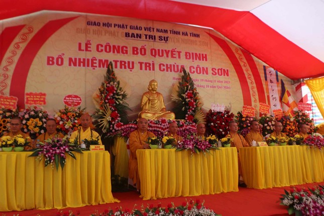 Chư tôn đức chứng minh buổi lễ