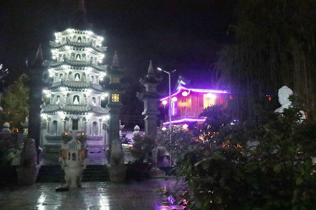 Bảo tháp Trưởng lão Hòa thượng Thích Như Ý trong khuôn viên chùa Linh Sơn Pháp Bảo