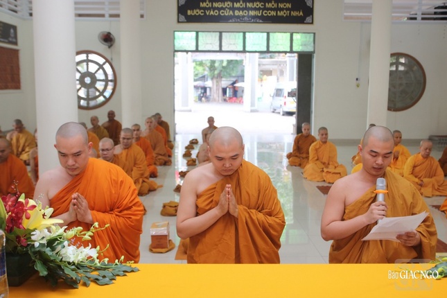 Đại diện giới tử tác bạch tri ân