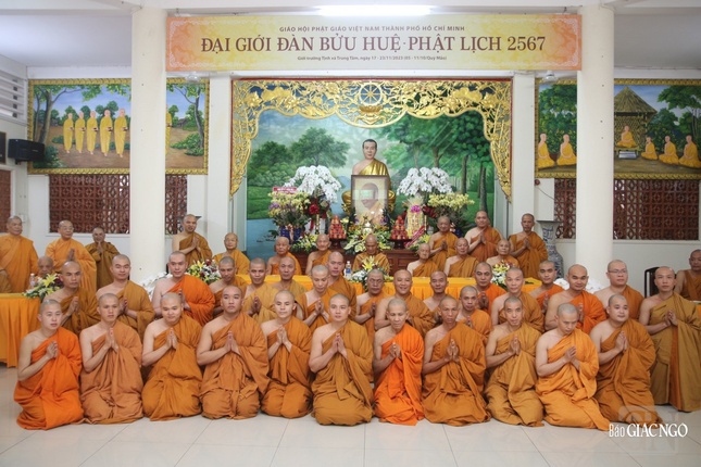 Giới tử Tăng cùng với chư tôn đức Giáo phẩm hệ phái, Ban Kiến đàn