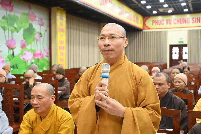 Chư Tăng phát biểu ý kiến tại hội nghị