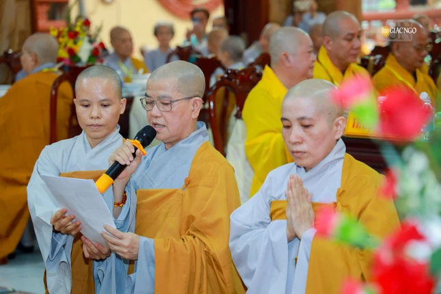 Ni sư Thích nữ Như Liễu dâng lời phát nguyện