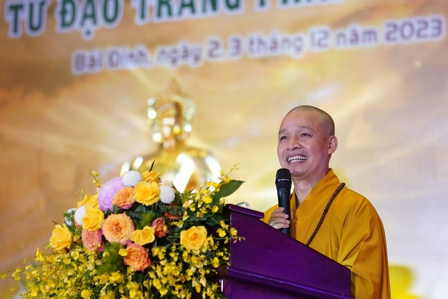 Thượng tọa Thích Minh Quang chia sẻ về ý nghĩa đêm hội hoa đăng