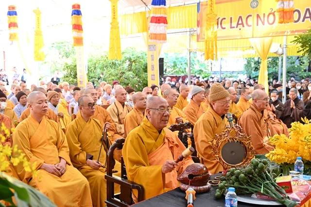 Chư tôn đức cử hành khóa lễ tụng kinh cầu siêu