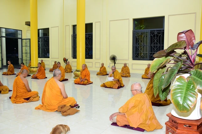 Đại đức Minh Toàn đã thông qua thời khóa tu học