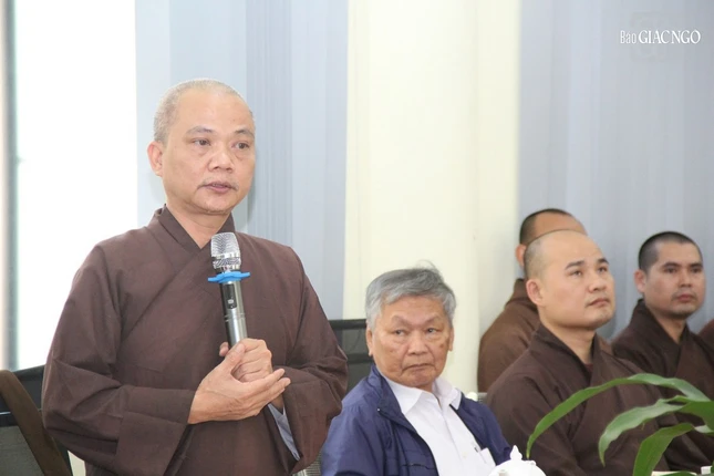 Thượng tọa Thích Không Nhiên trình bày đề án triển lãm